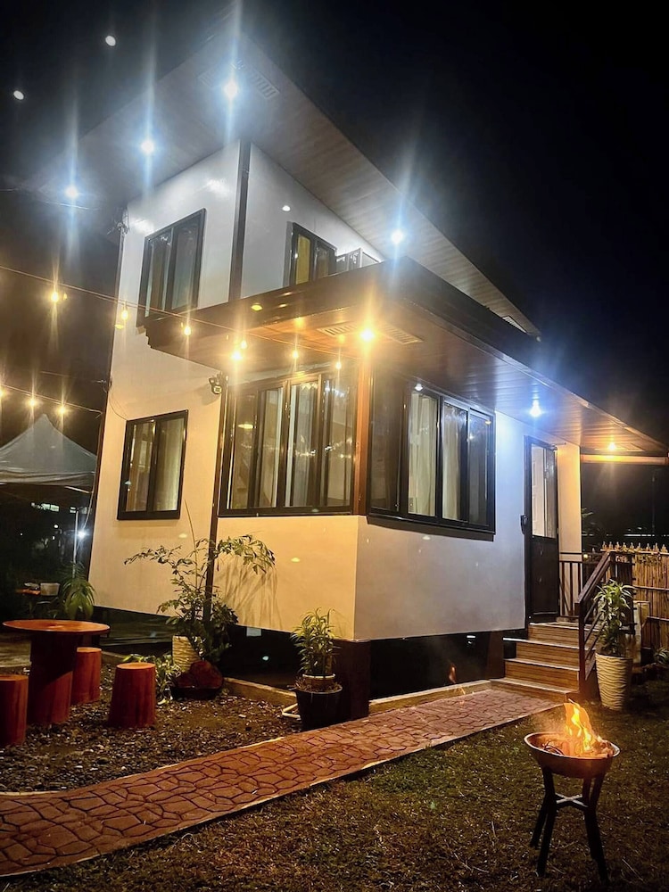 Bloomstone Urban Chill Cabin