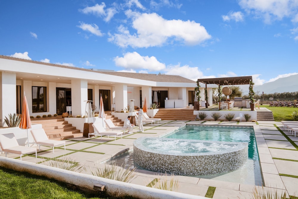 Buena Vista by Avantstay Massive Outdoor Oasis w/ Pool, Spa Firepit! - Property Image 53