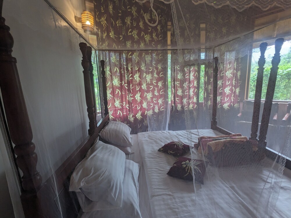 Cwmbale Eco-Tourist Lodge view 3