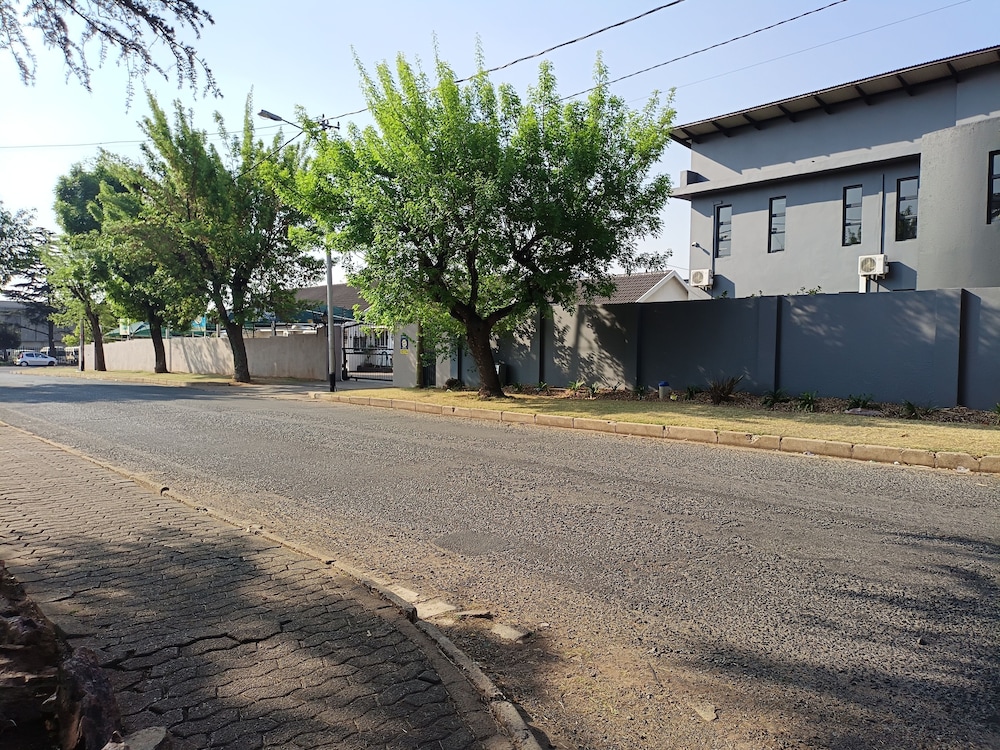 JM TOURS & SAFARIS GUESTHOUSE