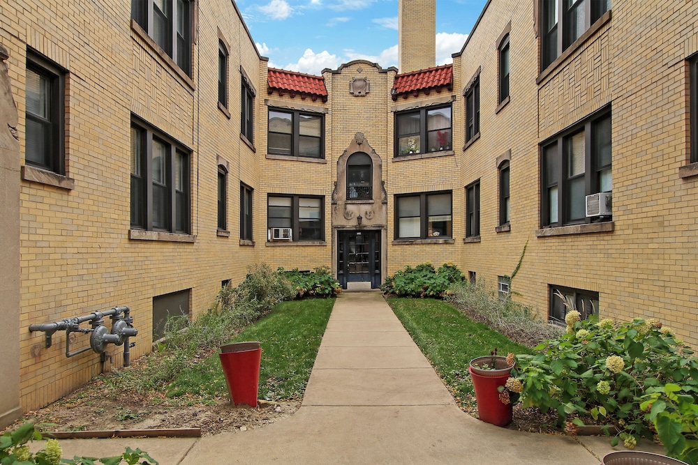 1BR Vibrant Apt - Montrose 2E