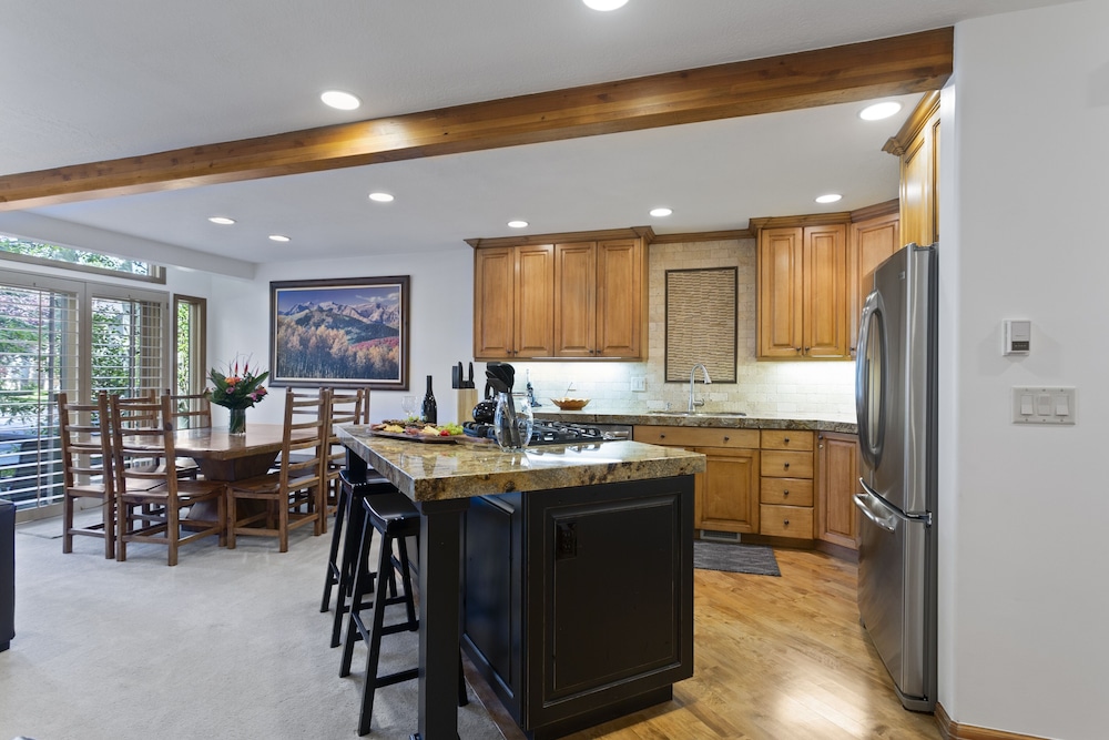Deer Lake Village at Deer Valley Resort - Two Bedroom Condo with Hot Tub #2426 2 Condo