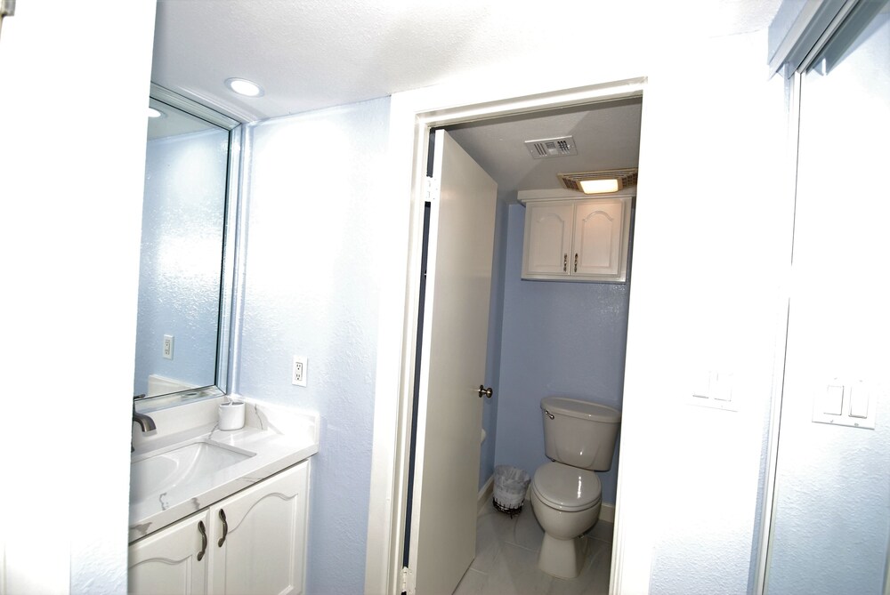 Saida Iii Unit #3306 1 Bedroom Condo by Redawning