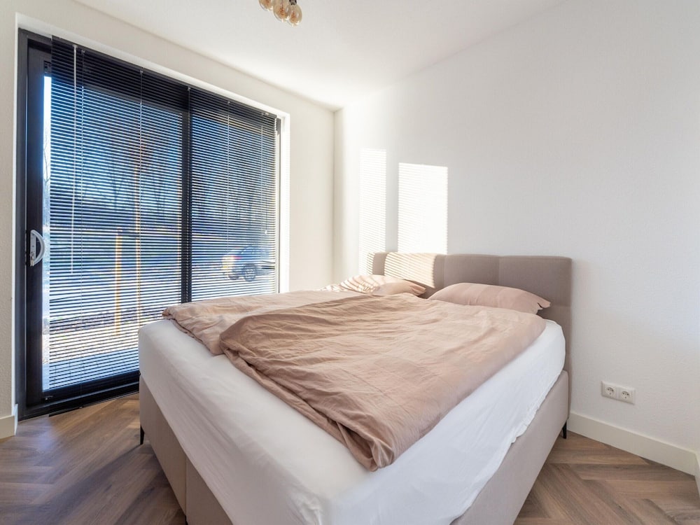 Cozy Villa With Lakeside Views view 5