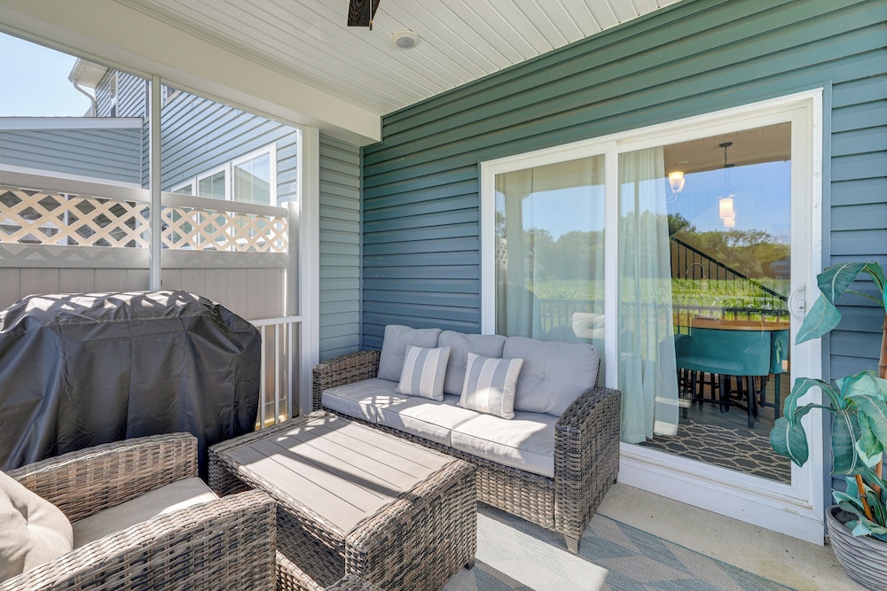 < 4 Mi to Bethany Beach Boardwalk: Family Townhome