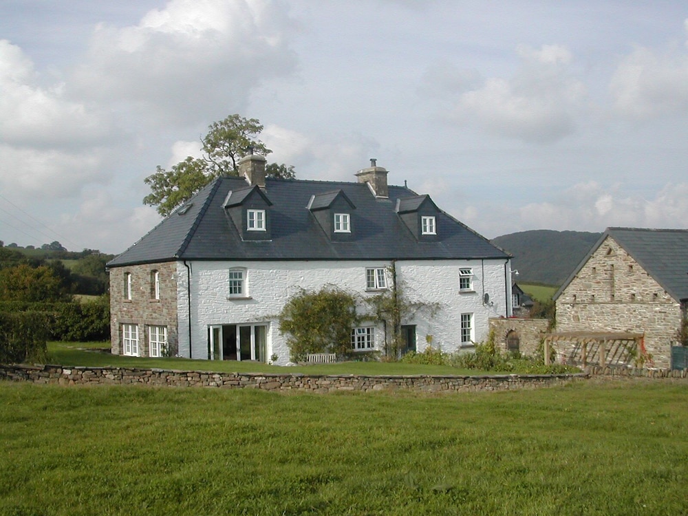 Alltybrain Farm Cottages and B&B