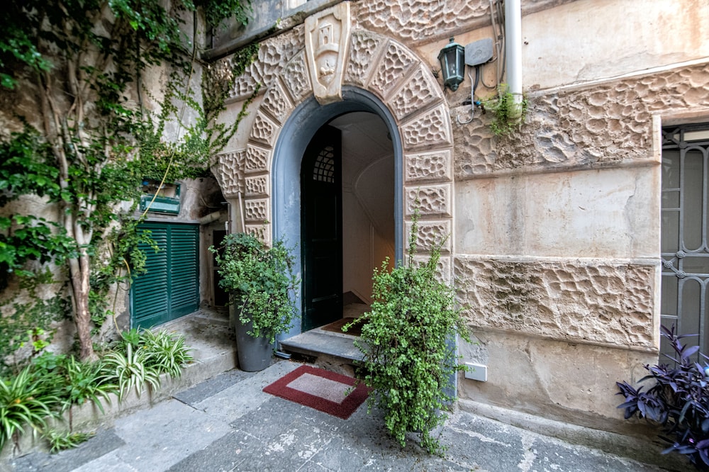 Upscale Central Amalfi Apartment In 19th-century Building photo 3