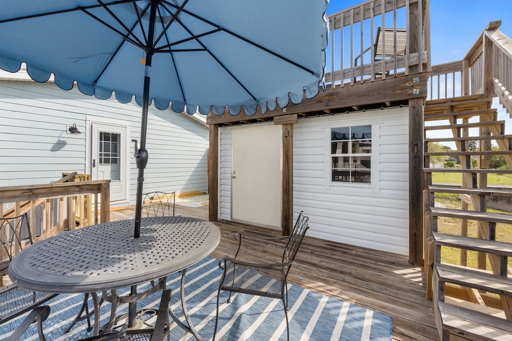 Pet Friendly Beach House - Hakuna Matata
