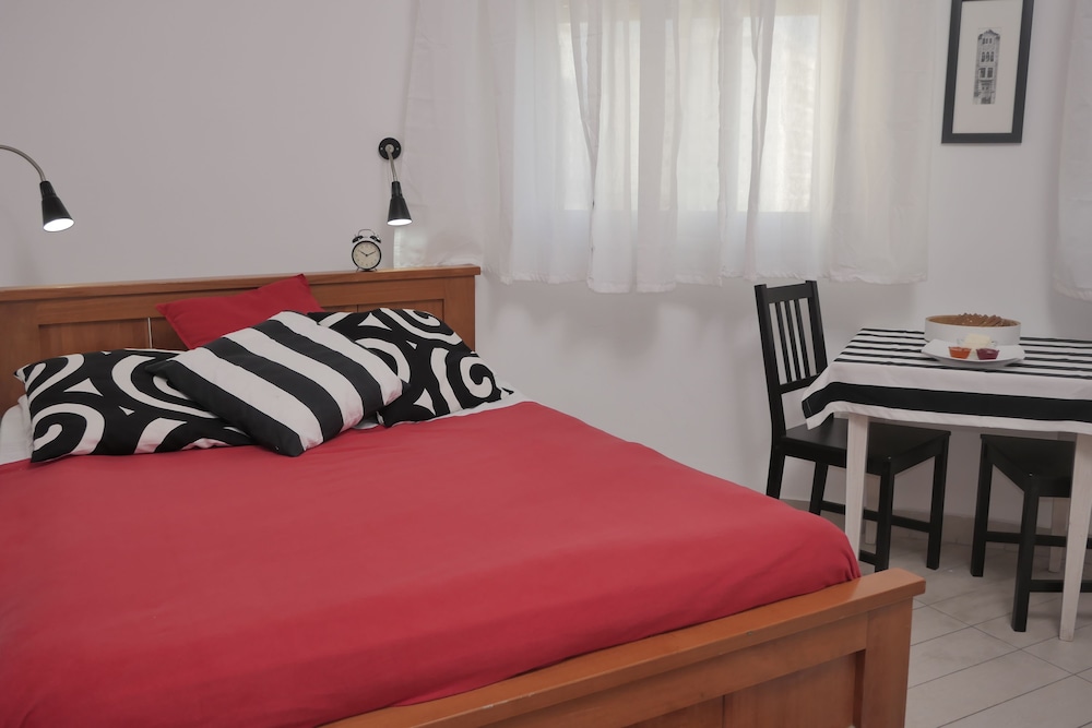 Allenby 2 Bed & Breakfast