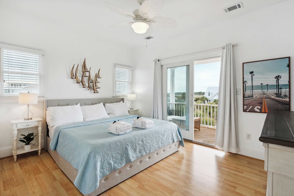 Oceanfront w/ Pool, Panoramic Deck Views, 5bdr Folly Ocean Breeze by Avantstay