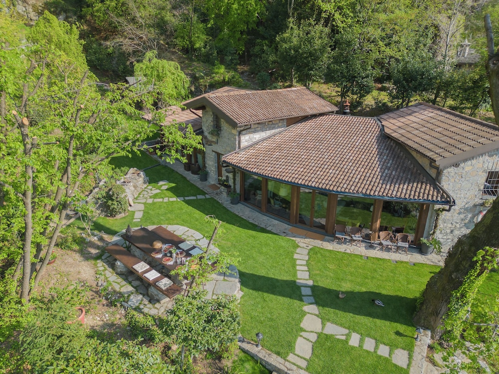 The Writer's Nest by Rent all Como