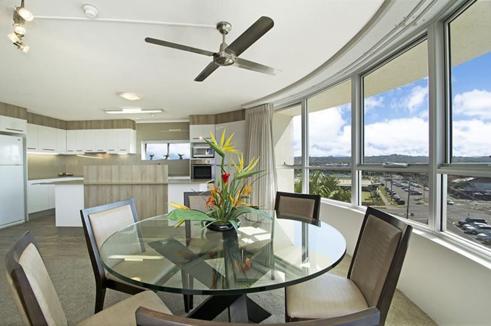 Chateau Royale Beach Resort Maroochydore