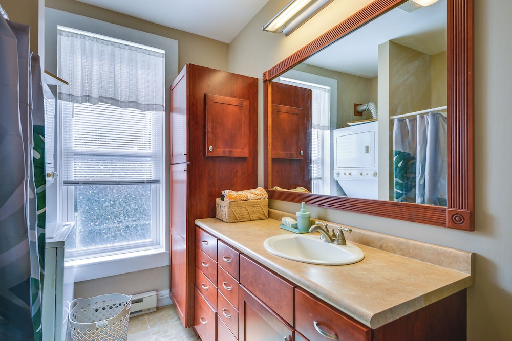 Central Location! Winter Retreat in Sackets Harbor