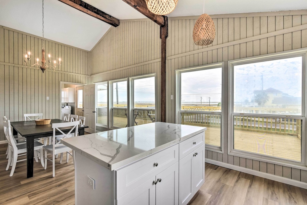 Freeport Home w/ Deck & Grill, Near Boat Ramp