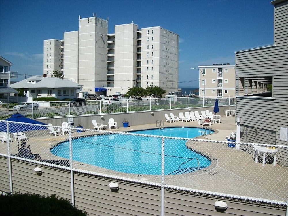 Mariners Court 104