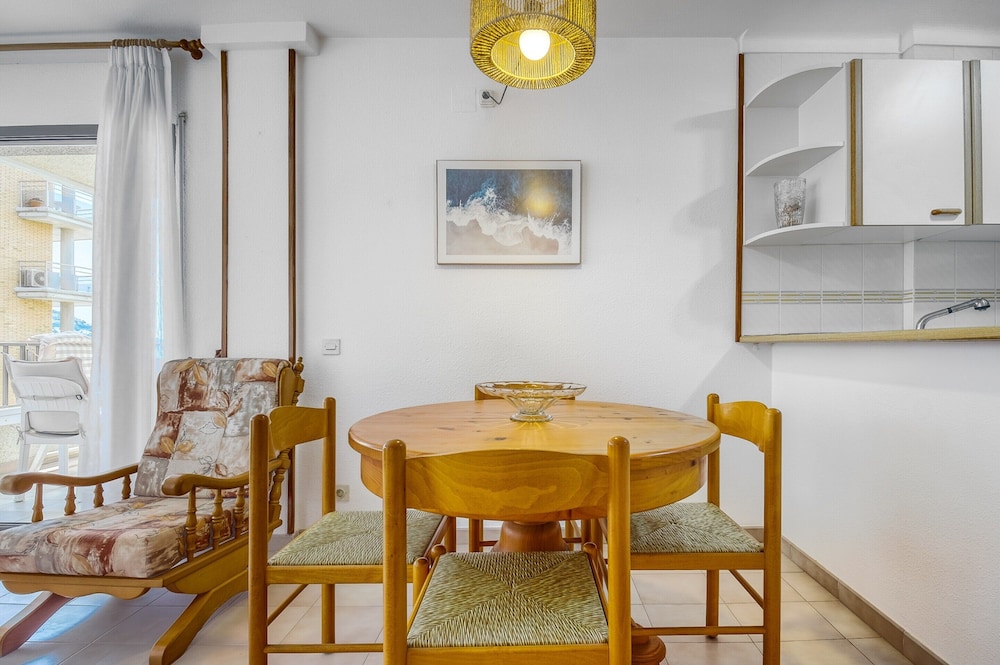 Apartment in Roses Near Platja del Eastrell