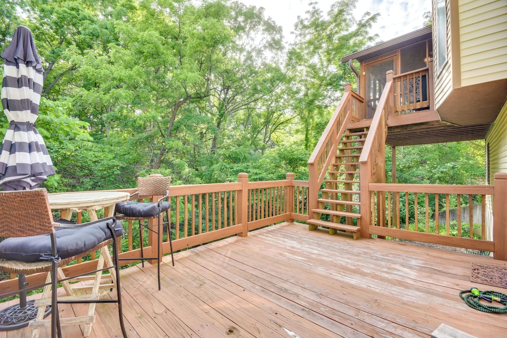 3 Mi to Dtwn Jefferson City: Family Home w/ Deck