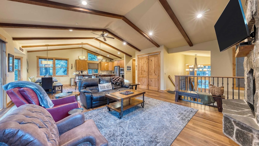 Cozy Tahoe Retreat w/ Hot Tub, Movie Room & Forest Views Tahoma Getaway by Avantstay
