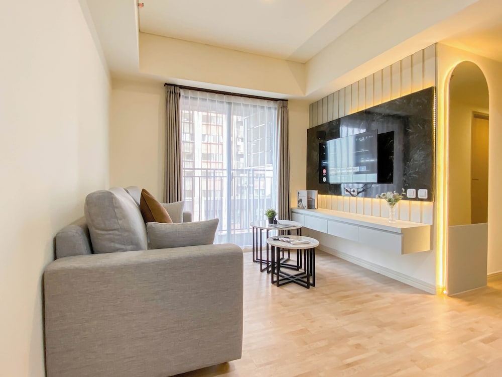 Modern Look And Restful 3Br At Meikarta Apartment