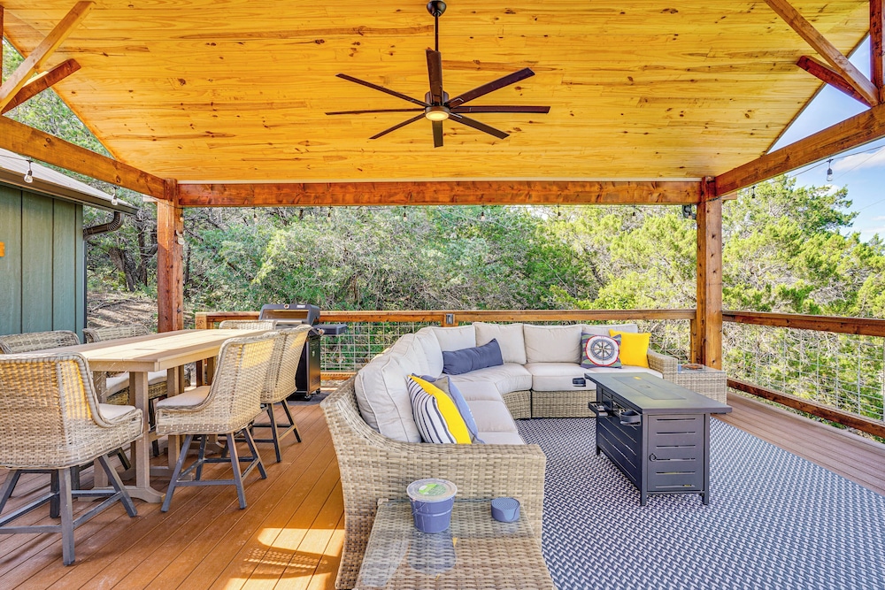Lake View + Huge Deck: Cozy Possum Kingdom Retreat