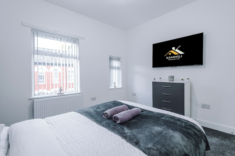 Cosy 2 bed house - 15 minutes from City