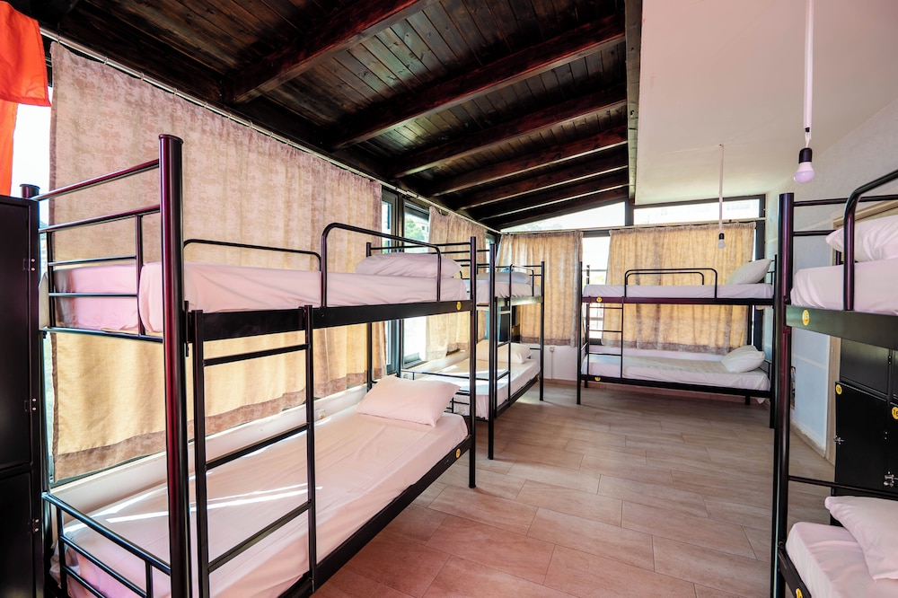 Lazy Roo Hostel Saranda