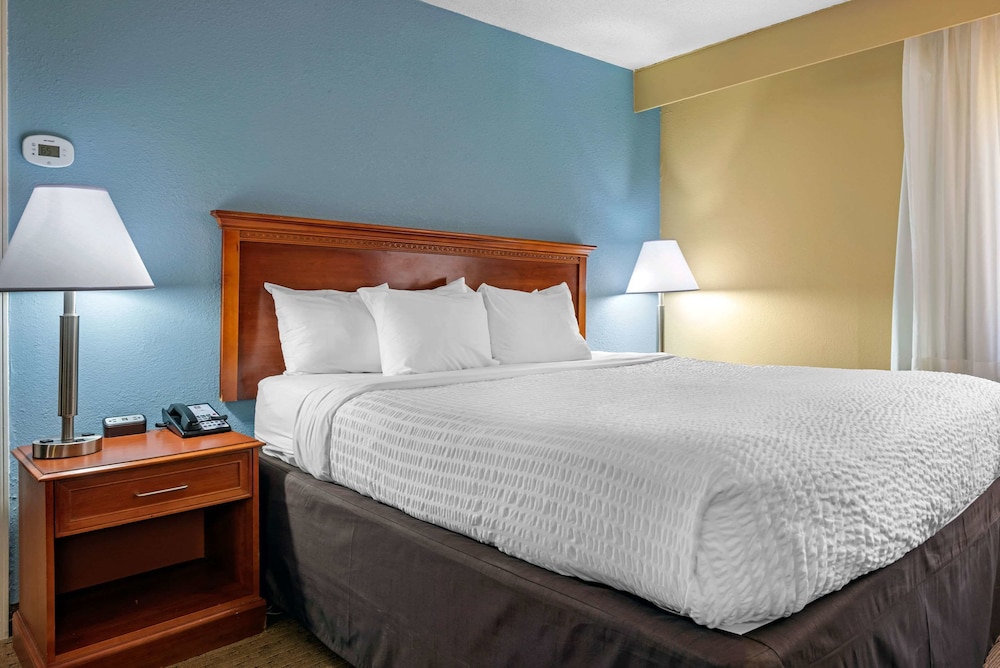 Lexington Vacations - Clarion Hotel Conference Center - North - Property Image 41