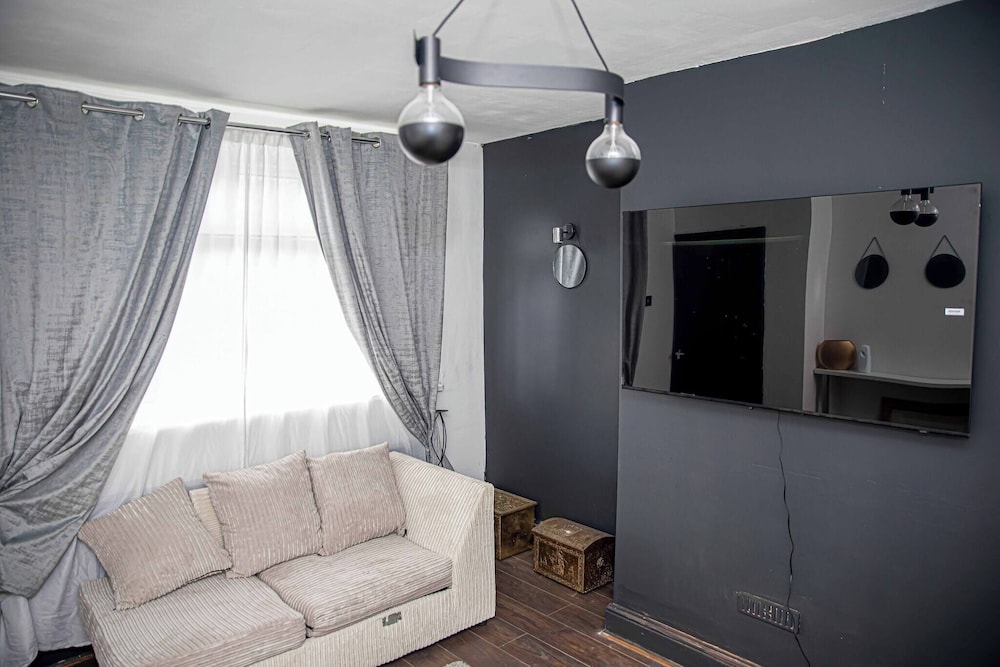 Home in Manchester Near Etihad Stadium - Parking