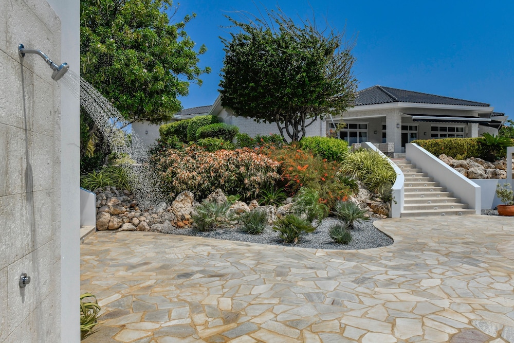 180 Ocean View 2 min to Beach Jacuzzi