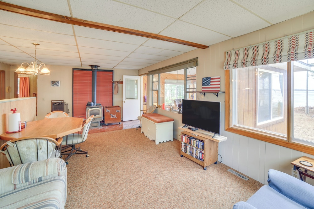 Dock & Fire Pit: Lakefront Cottage in Gould City!