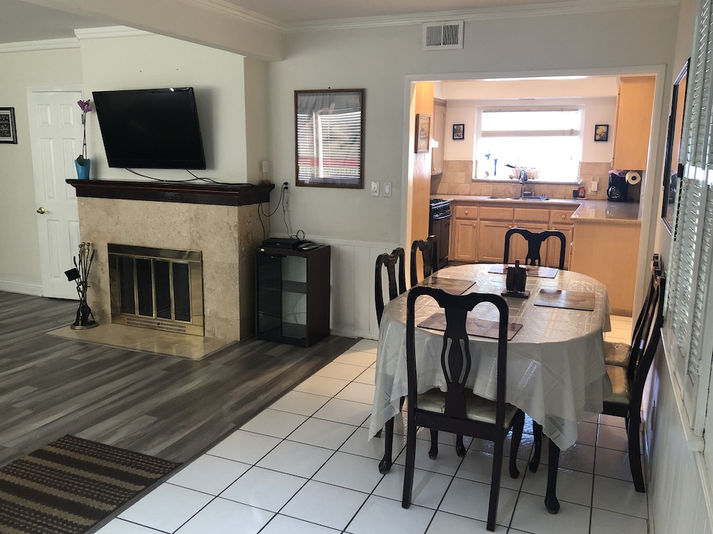 Lovely 2 Bedroom Home with Pool