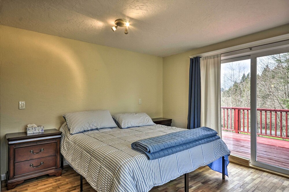 Charming Kelso Home w/ Proximity to Cowlitz River! view 5