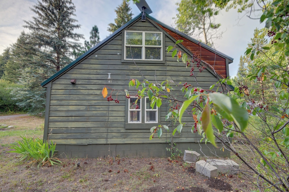 Ski, Hike, Relax By Water: Rustic Mccall Tiny Home