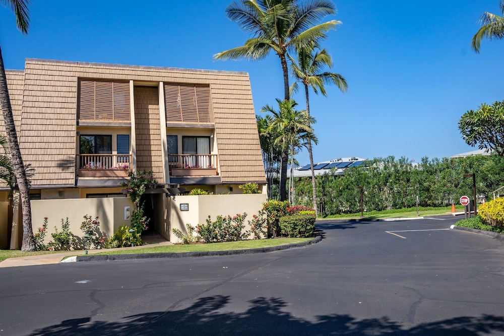 Luxurious & Spacious Ocean Vistas view 4