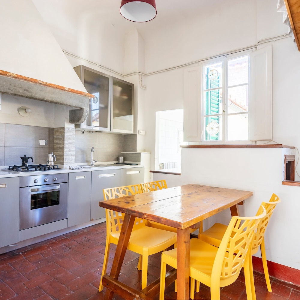 Cerchi 3 in Firenze With 2 Bedrooms and 1 Bathrooms