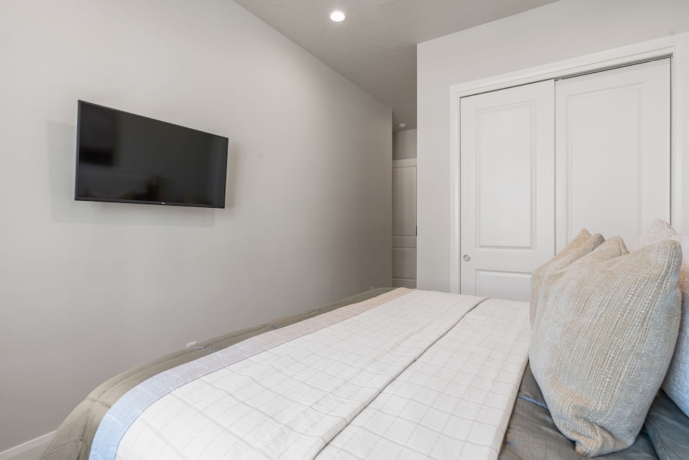 The Crash Pad 5 Bedroom Townhouse