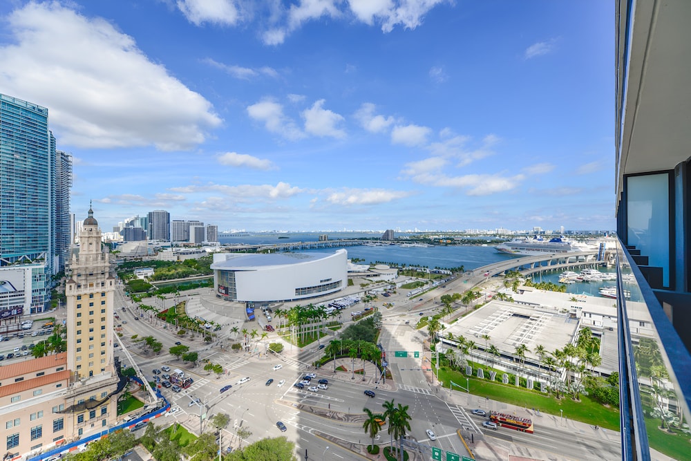 Exquisite Bay View Studio at Miami