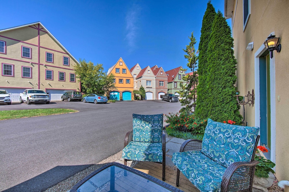 Unique Townhouse in Bavarian-style Neighborhood! - Property Image 2