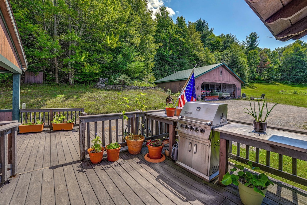 Serene Home w/ Deck, Pond & Mtn Views in Jefferson