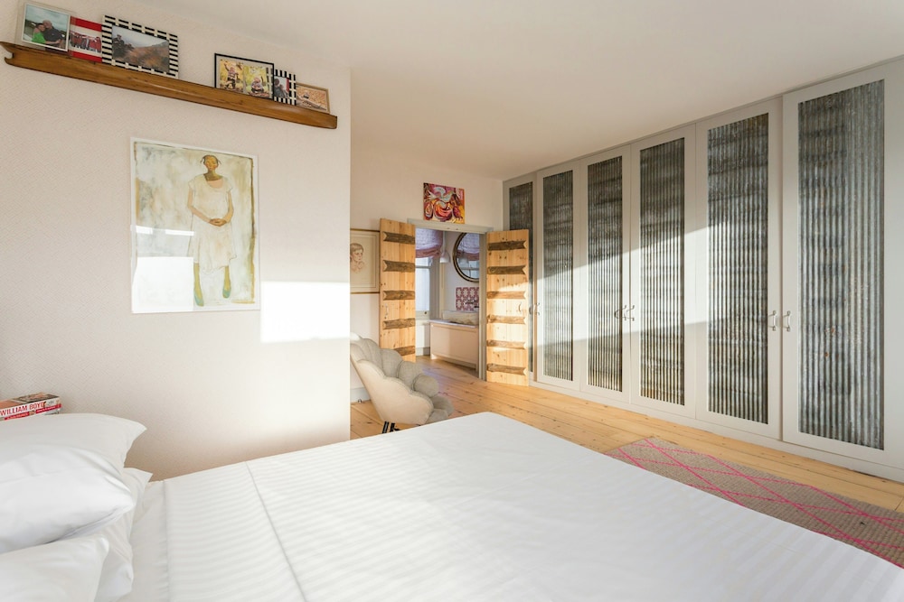 Barlby Road III by Onefinestay