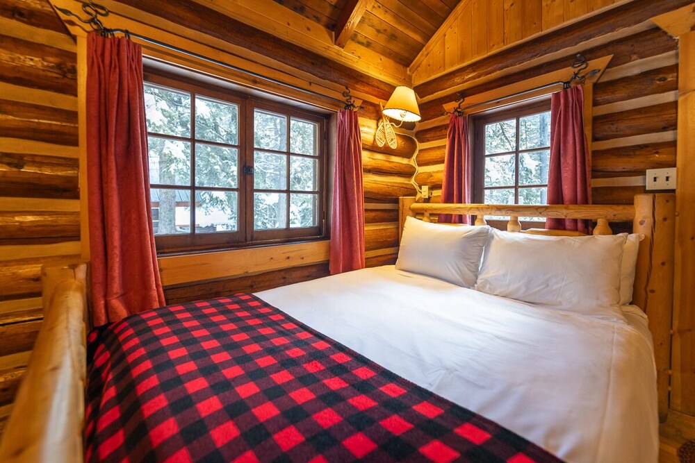 Storm Mountain Lodge Cabins & Dining