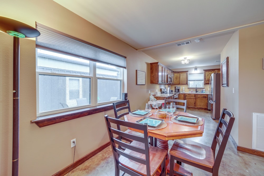 Hunt, Fish & Enjoy the Outdoors: Rural Atoka Home