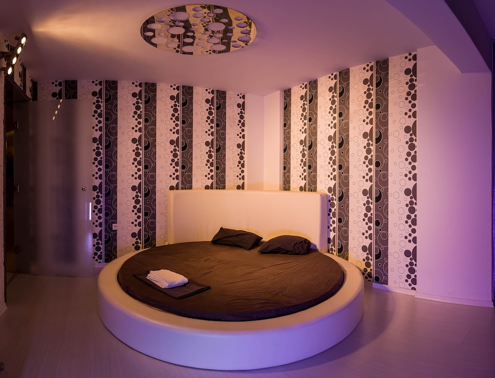 Villa BOND with Private Swimming Pool view 5