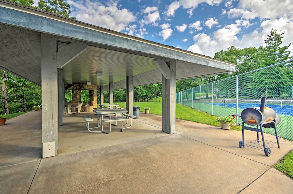 Luxe Lakeside Regatta Bay Getaway w/ Pool Access!