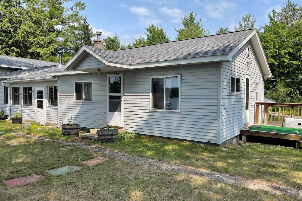 Pine Ridge Resort Cabin on Bass Lake w/ Dock!
