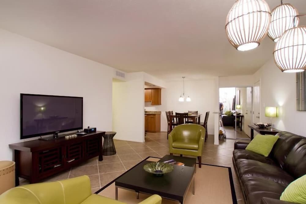 Ultra Chic and Modern By Signature Vacation Rentals