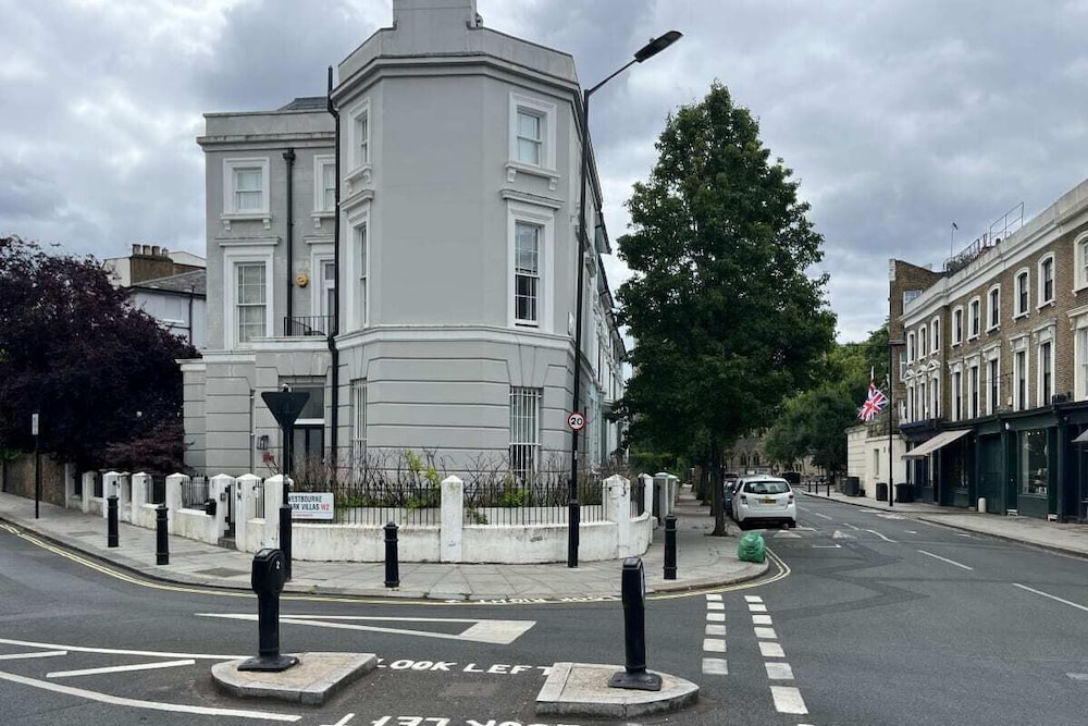The Westbourne Park Place - Elegant 3bdr Flat