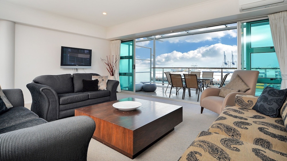 Pelicanstay at Auckland Waterfront photo 3