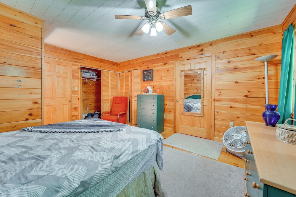 Cabin Comfort Near Psu! Fire Pit & On-site Trails