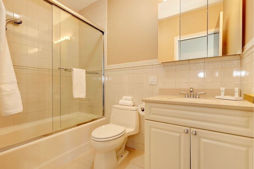 Soleil Manor White Plains view 3